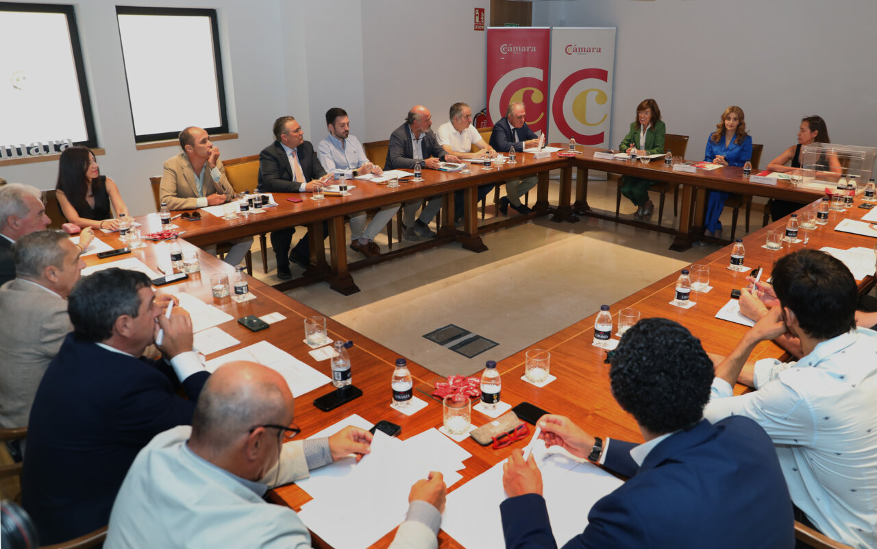 Reunión de la Cámara de Comercio de Palencia con Conrado Merino al frente