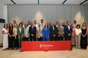 Conrado Merino y miembros de la Cámara de Comercio de Palencia en evento
