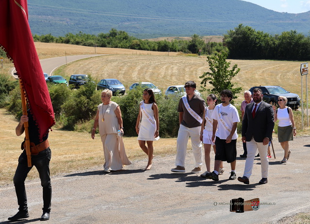 Grupo de personas en la romería de las Fiestas del Carmen en Barruelo.