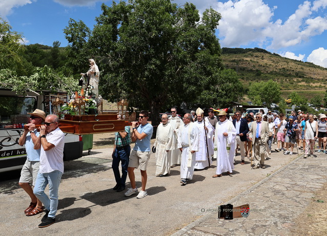 Procesión en Barruelo con la imagen de la Virgen del Carmen
