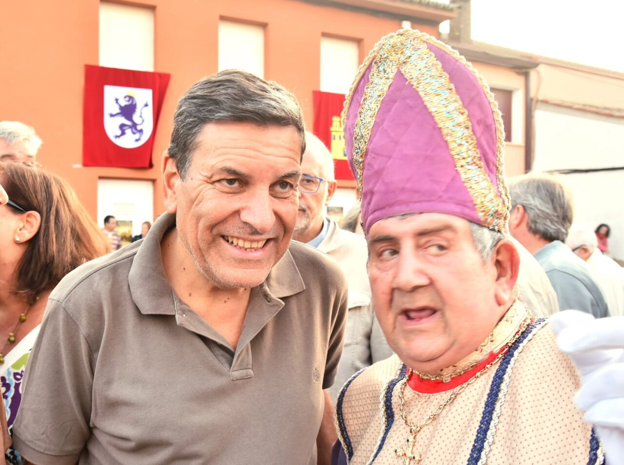 Vecinos de Husillos recrean escenas históricas en un evento cultural