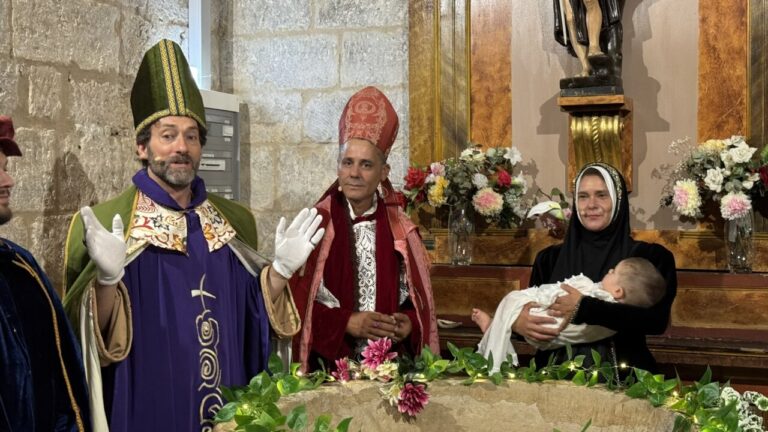 Recreación histórica de Juana I de Castilla con su cortejo fúnebre