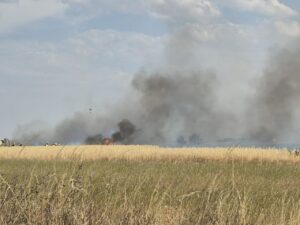 Incendio en Santervás de La Vega con helicópteros y bomberos trabajando
