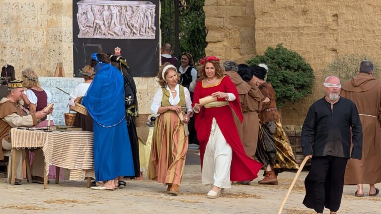 Vecinos de Husillos recrean escenas históricas del milenio de su localidad