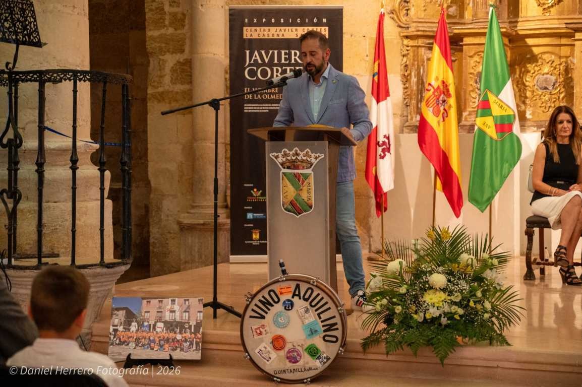 Entrega del XXI Premio Cultural Javier Cortes en Saldaña con Dulzaineros Vino Aquilino