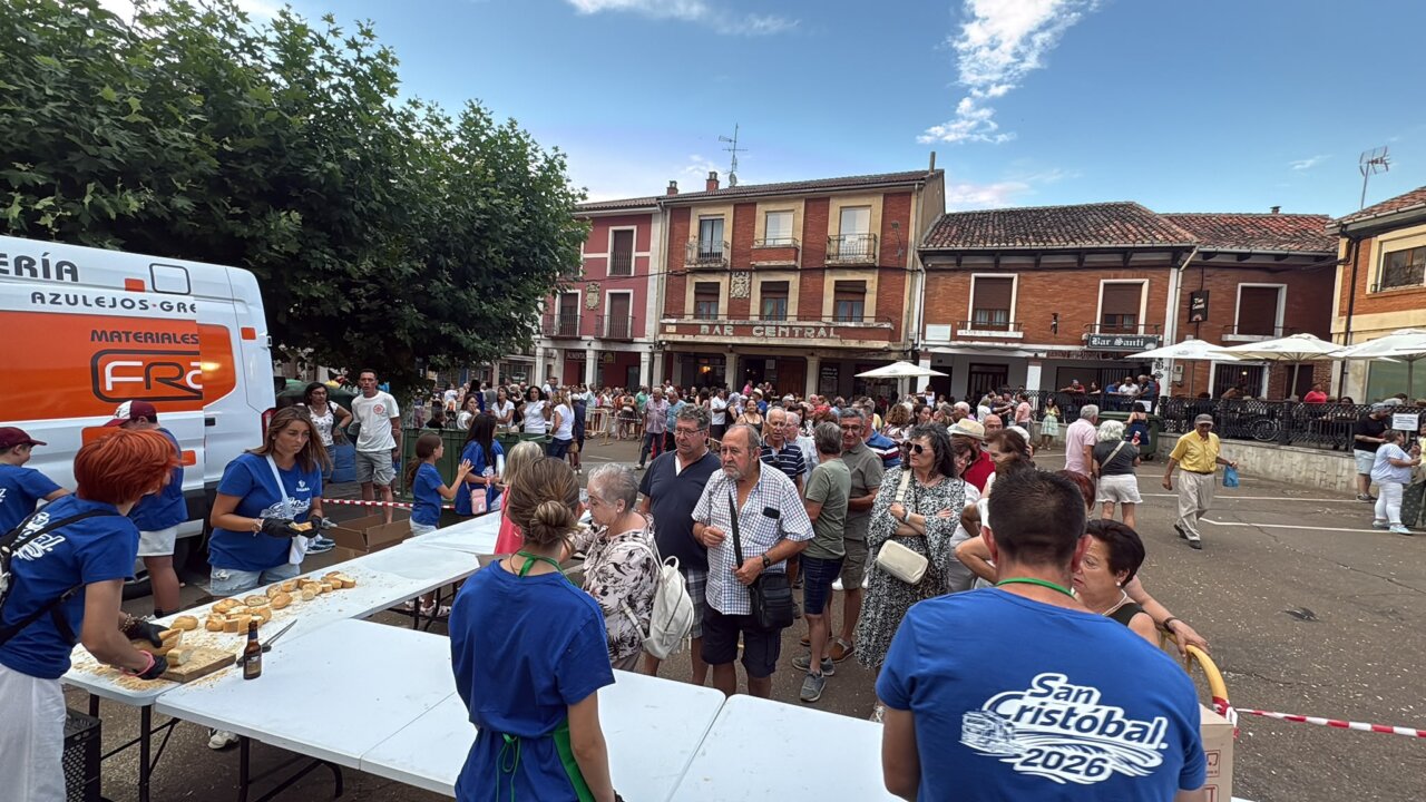 Celebración de las fiestas de San Cristóbal en Saldaña con mucha gente