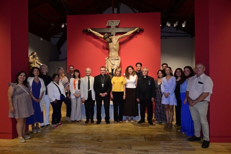 Grupo de personas en la inauguración de la exposición Patrimonio Restaurado 2026