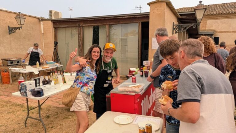 Personas disfrutando del festival ArtNature en Boada de Campos