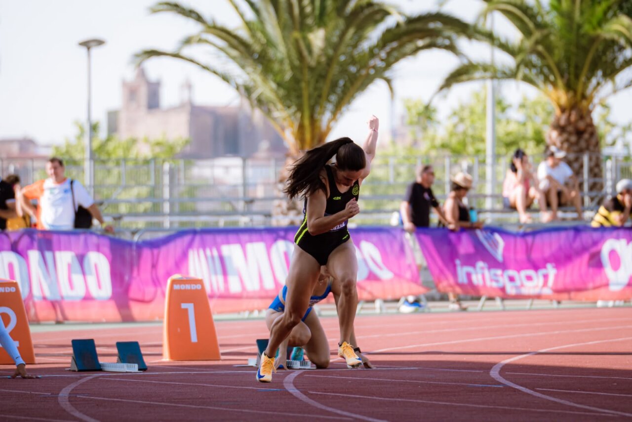 Atleta compitiendo en el Campeonato de España Sub-23 de atletismo