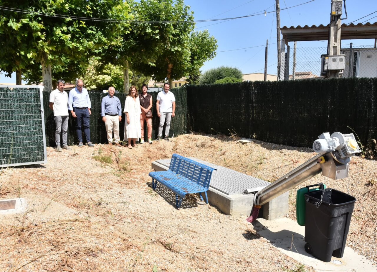 Visita de autoridades a la nueva estación de tratamiento de agua en Villamediana.