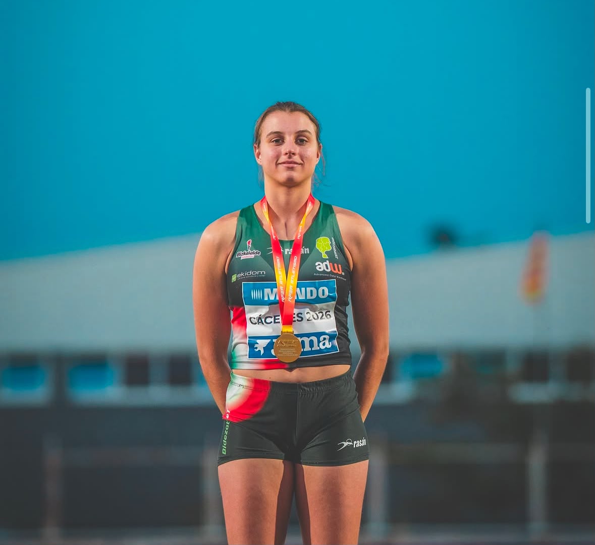 Atleta con medalla de oro en el Campeonato de España Sub-23 en Cáceres