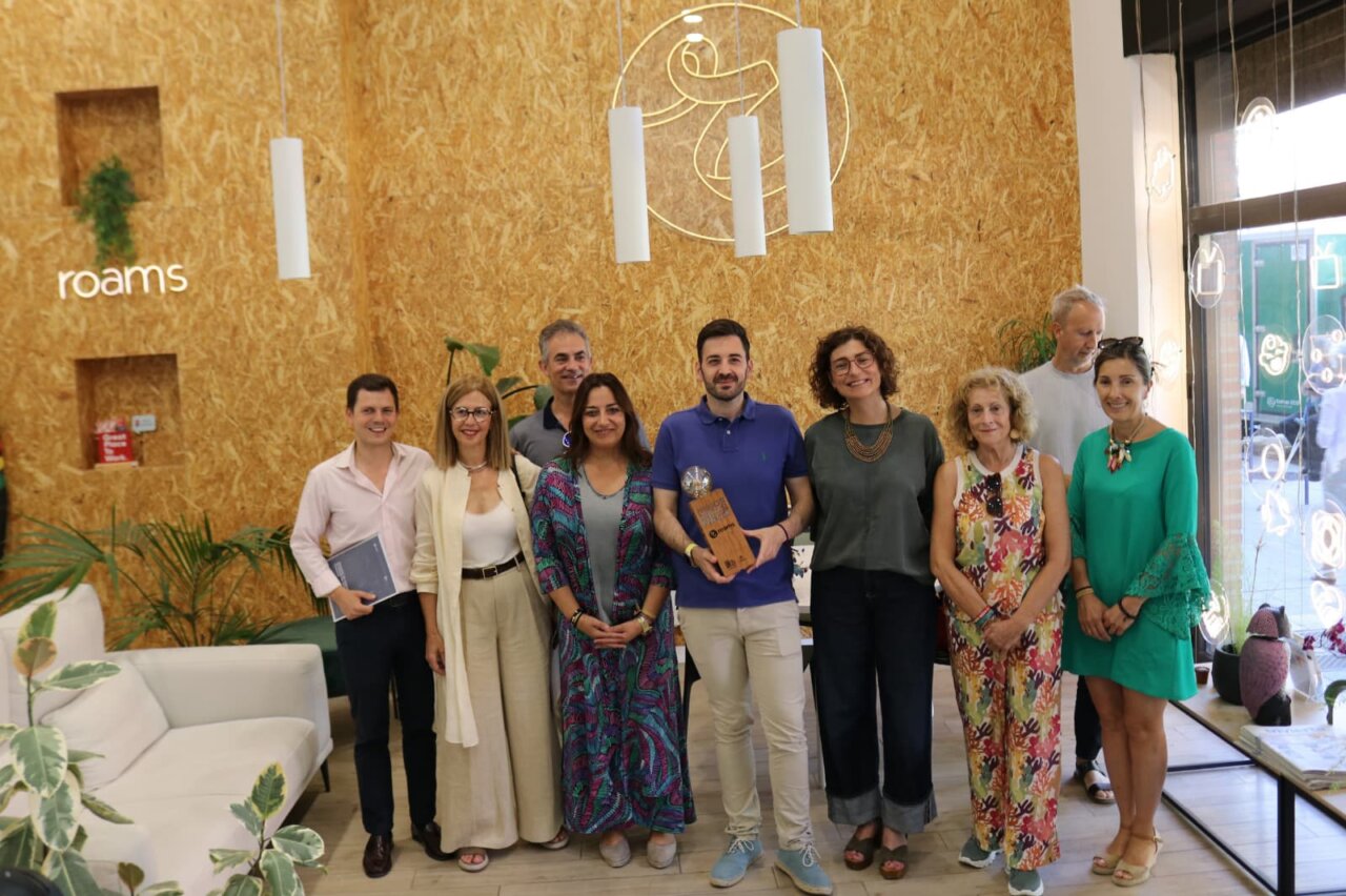 Visita del Ayuntamiento a Roams tras recibir el Premio Inspira 2026