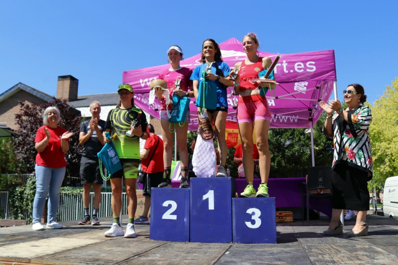 Ganadoras de la 29 Carrera Popular de la Avenida de Madrid en el podio