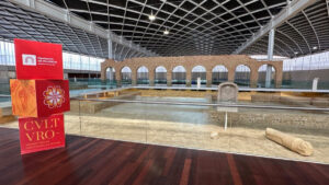 Interior de la Villa Romana La Olmeda con exposiciones culturales