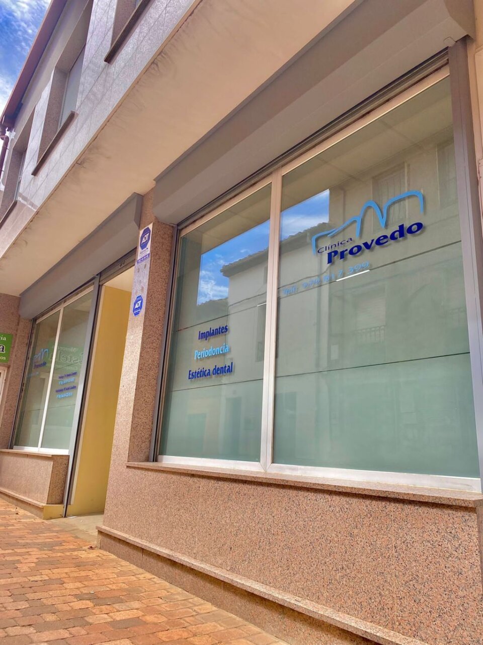 Fachada de la Clínica Provedo en Osorno con servicios de odontología