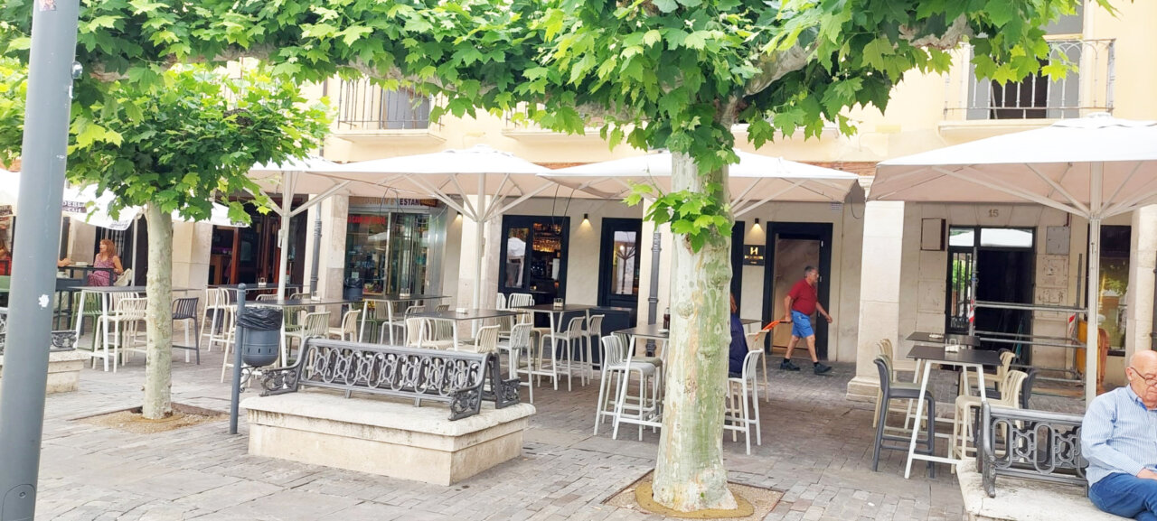 Terraza del Bar La Cuchillería en la Plaza Mayor de Palencia