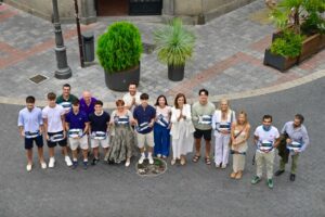 Grupo de deportistas recibiendo becas de la Diputación de Palencia