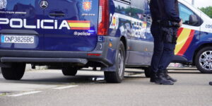 Furgón de la Policía Nacional en una operación de blanqueo de monedas