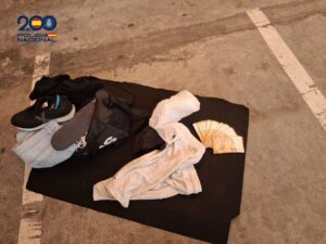 Objetos confiscados durante la detención de un estafador en Palencia