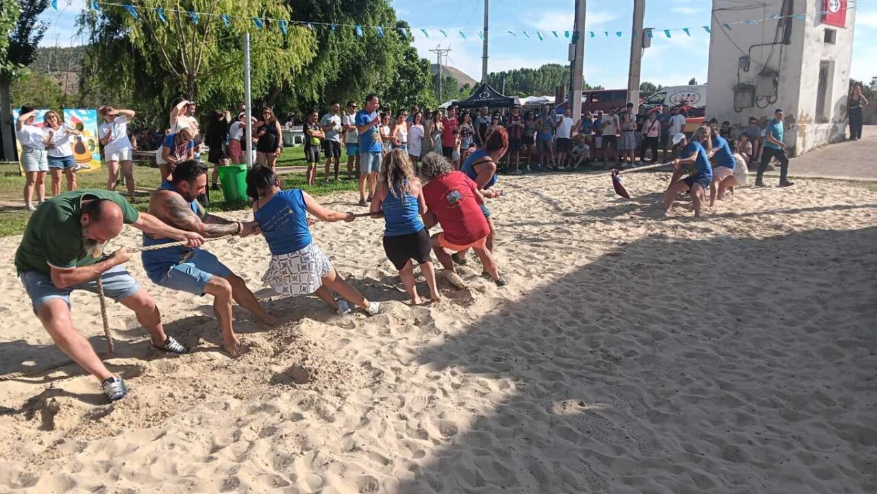 Competencia de tiro de cuerda en la Fiesta Asturiana de Husillos
