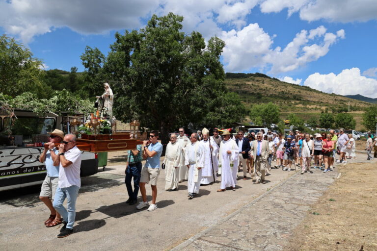 Procesión en honor a la Virgen del Carmen en Barruelo de Santullán