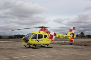 Helicóptero sanitario del Sacyl en una base de Palencia