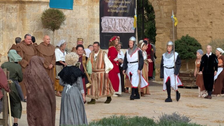 Representación histórica en Husillos con vecinos recreando escenas del pasado