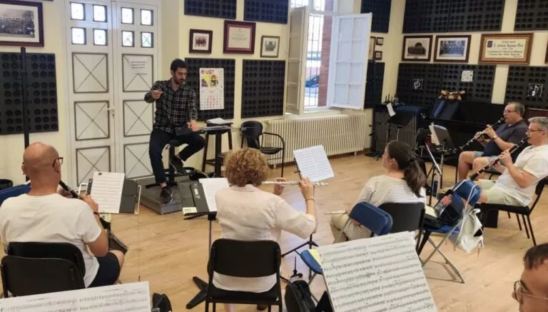 Ignacio Rincón dirigiendo a la Banda Municipal de Música en Palencia