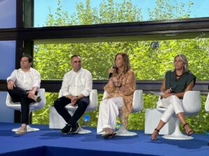 Ángeles Armisén hablando en un foro del Partido Popular sobre financiación local.