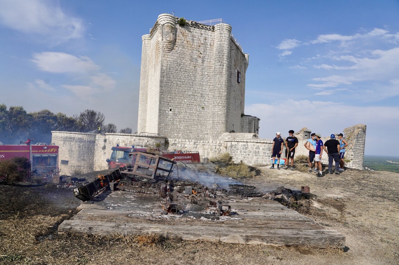 Incendio en Íscar afectando el bar y centro de visitantes cerca del castillo