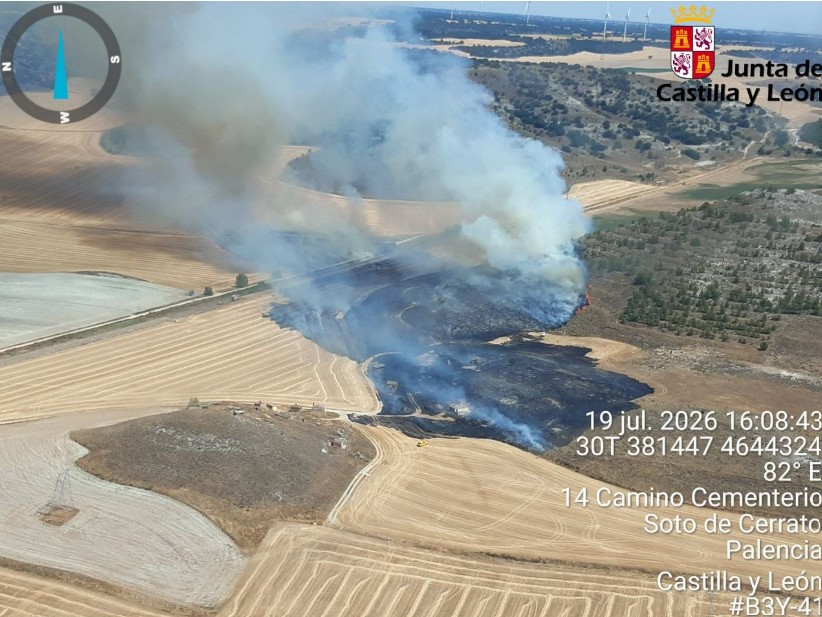Incendio forestal activo en Valdeolmillos con humo visible desde Villamediana.