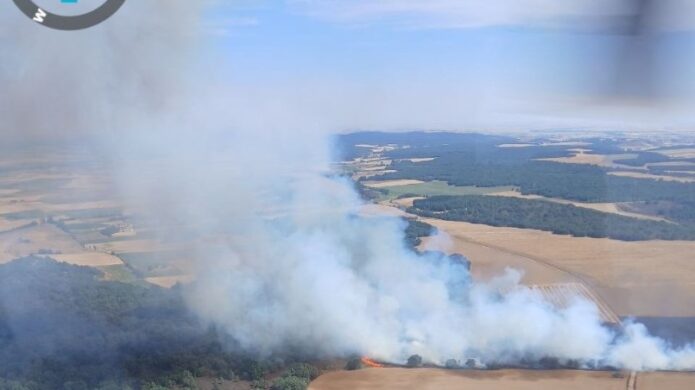 Vista aérea del incendio extinguido en Valderrábano con humo y vegetación
