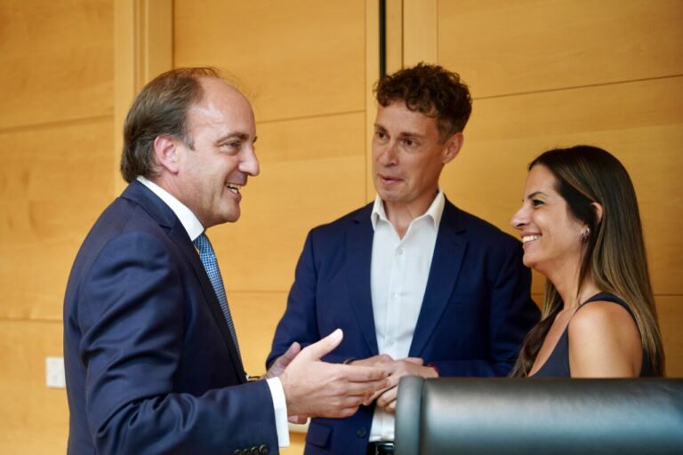 Joaquín Antonio Pino discutiendo sobre modernización de regadíos