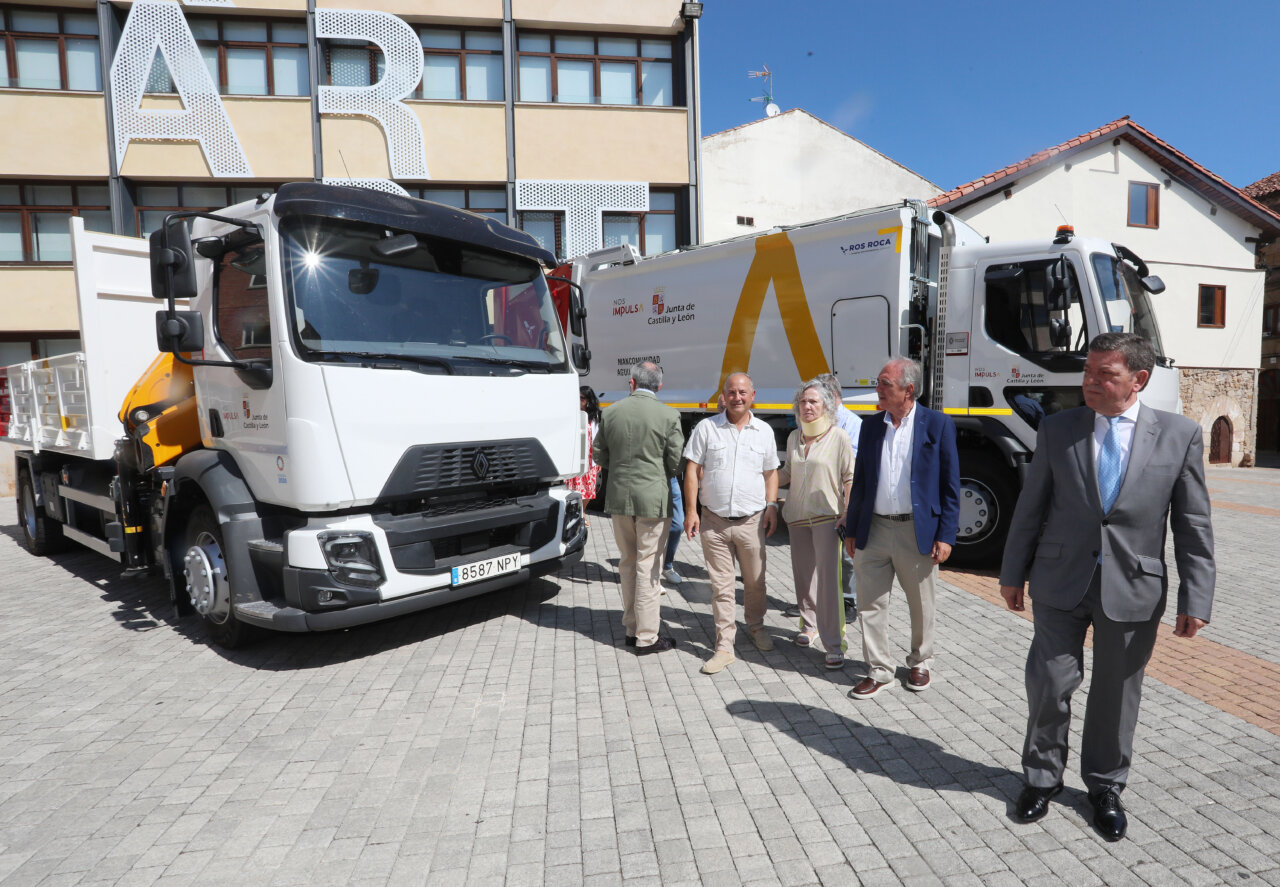 Camiones de recogida de residuos en un acto de presentación en Palencia