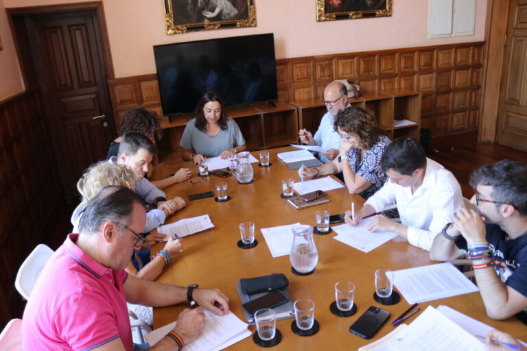 Reunión de la Junta de Gobierno Local sobre licitación en Ponce de León