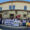 Manifestantes sosteniendo pancartas en defensa del ferrocarril en León