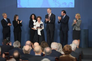 María Teresa Rodríguez recibe el IX Premio Reino de España en un evento