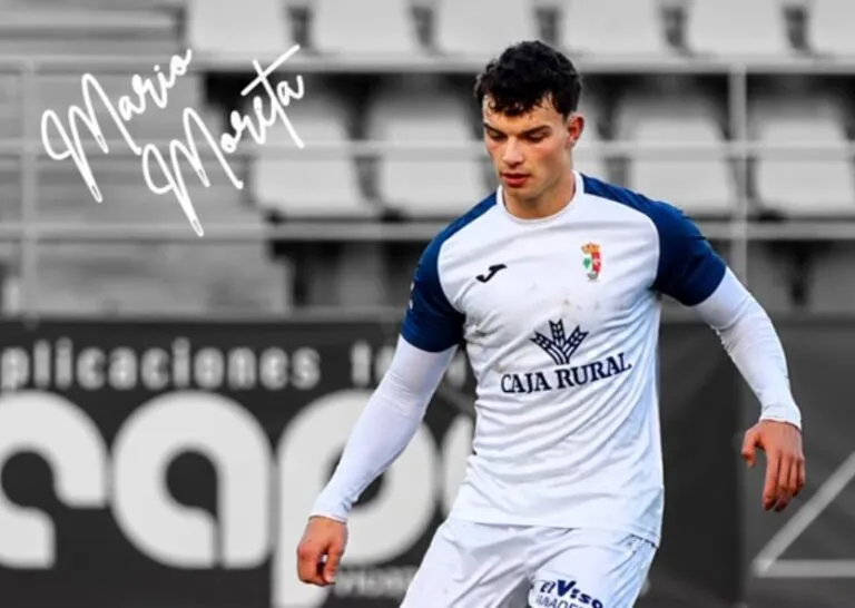 Mario Moreta jugando con la camiseta del Palencia Cristo Atlético
