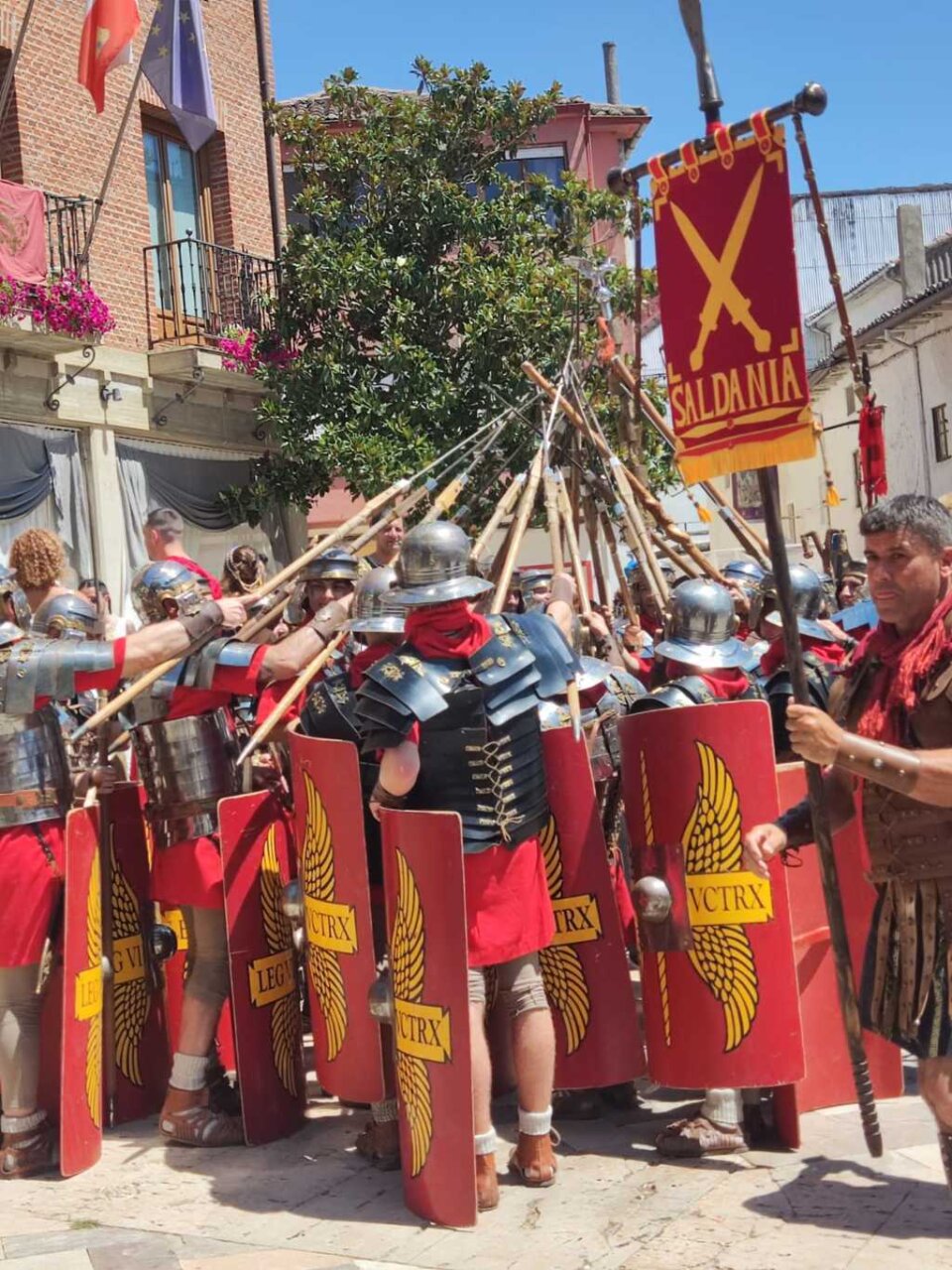 Recreación histórica del mercado romano en Saldaña con soldados romanos