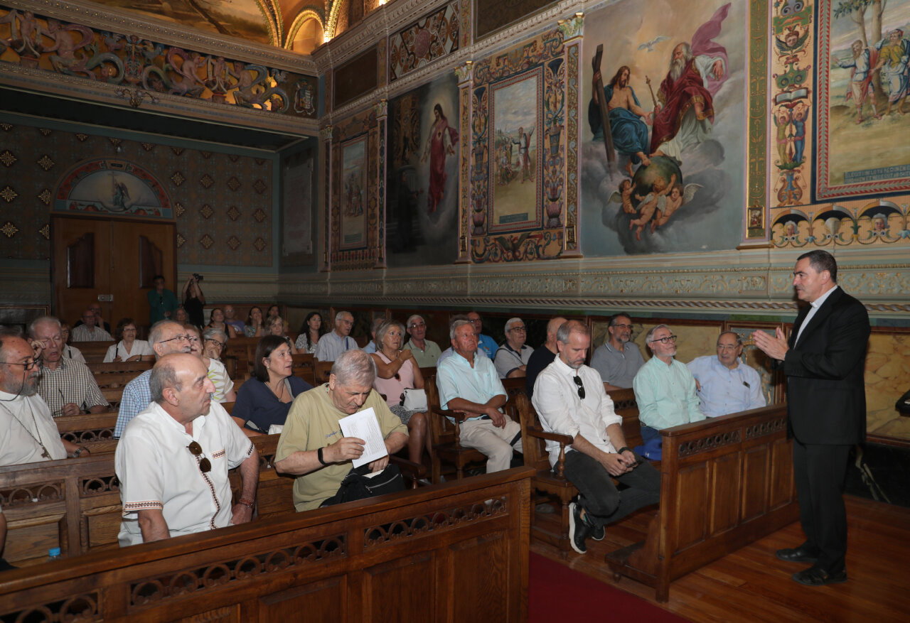 Reunión de misioneros en el Obispado de Palencia con el obispo Juan José Aguirre.