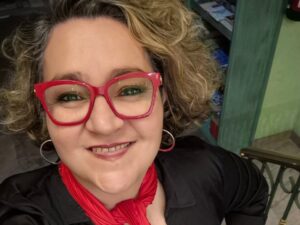 Retrato de Naide Nóbrega, periodista y guía de turismo en Palencia.