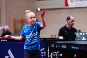 Nerea Hidalgo compitiendo en el Campeonato de España de Tenis de Mesa