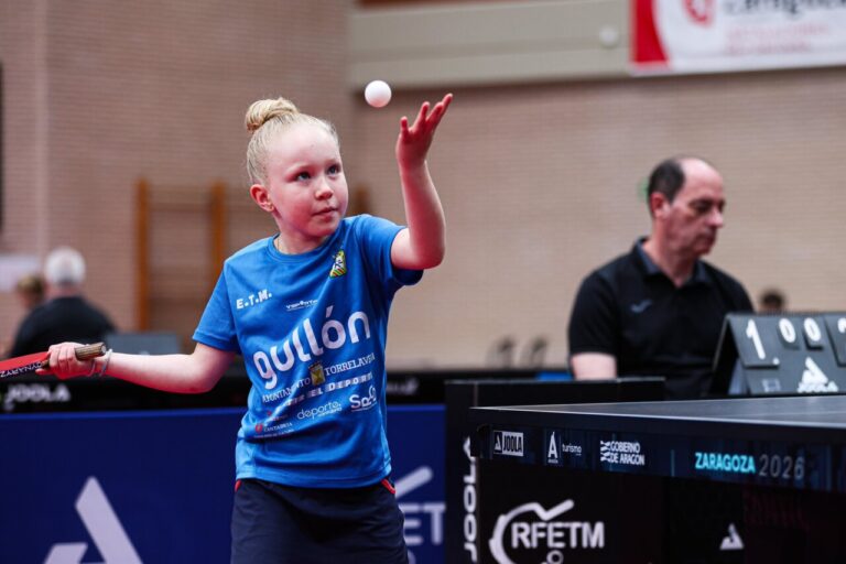 Nerea Hidalgo compitiendo en el Campeonato de España de Tenis de Mesa