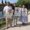 Tres personas sosteniendo carteles de La Noche Blanca en Palencia junto al agua