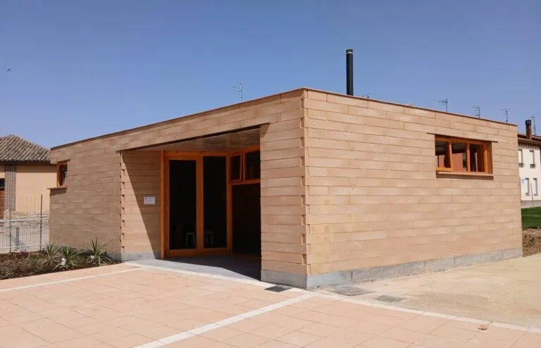Edificio de información turística en Frómista con diseño moderno y eficiente