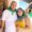Pareja sonriente en la Panadería Berruguete con pañuelos verdes