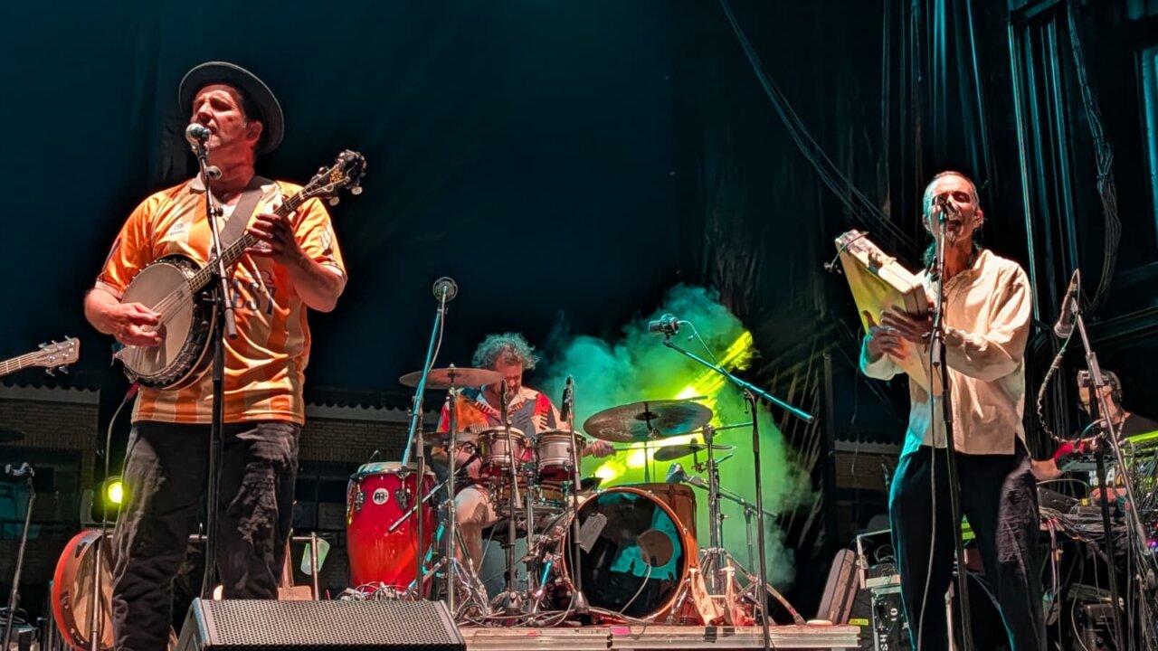 Actuación de banda en el festival PipaFest en Villada