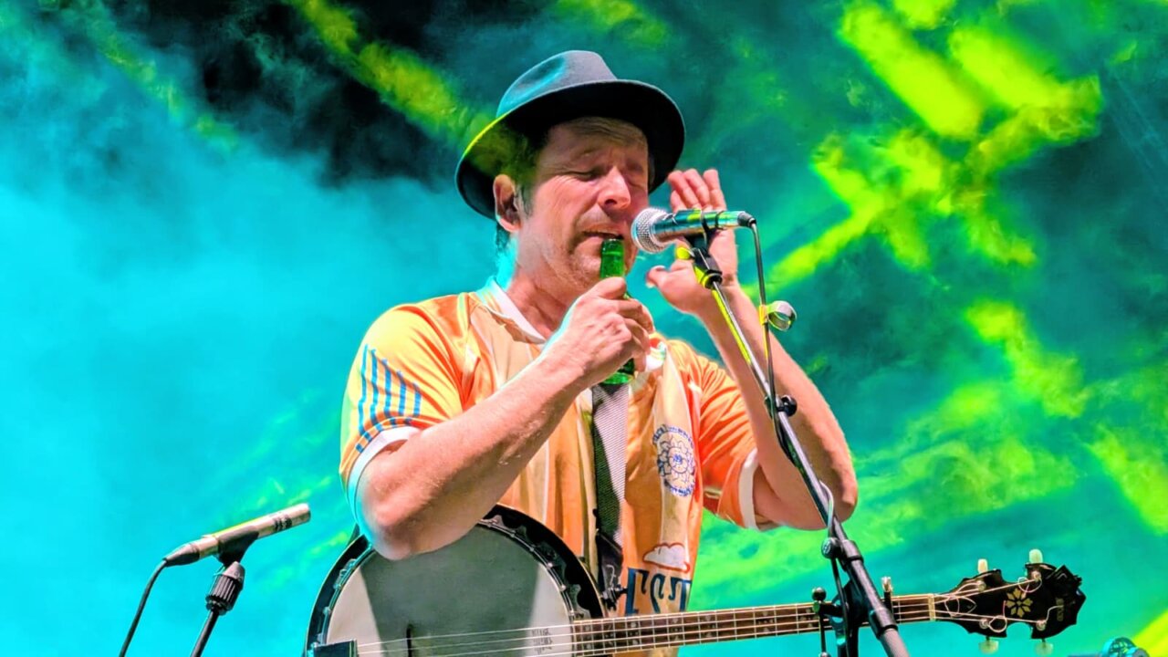 Músico tocando un instrumento en el PipaFest de Villada