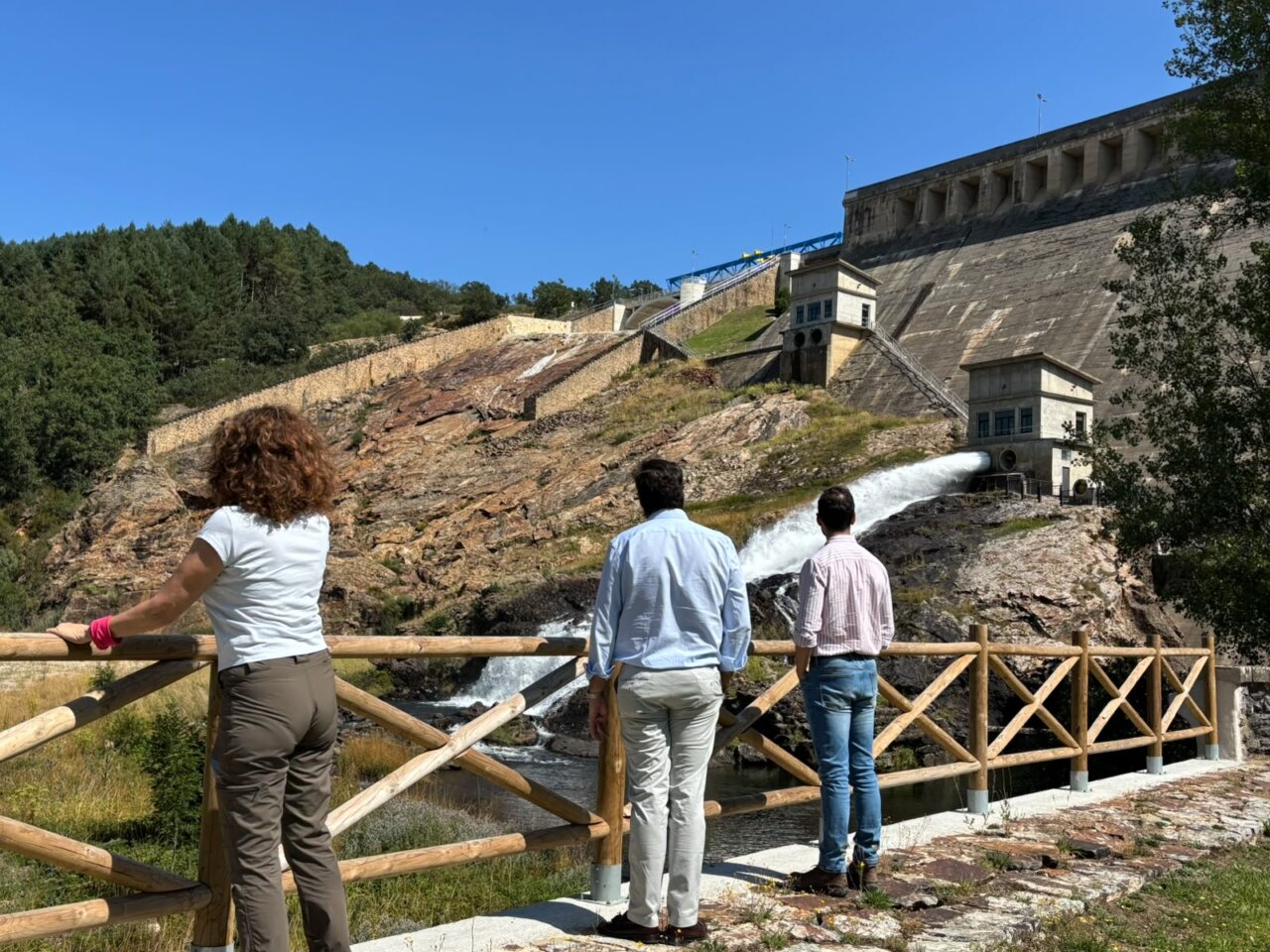 Visita a la presa de Requejada tras su modernización en Palencia