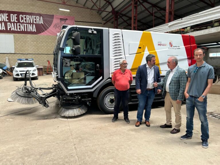 Presentación de una nueva barredora en Cervera de Pisuerga